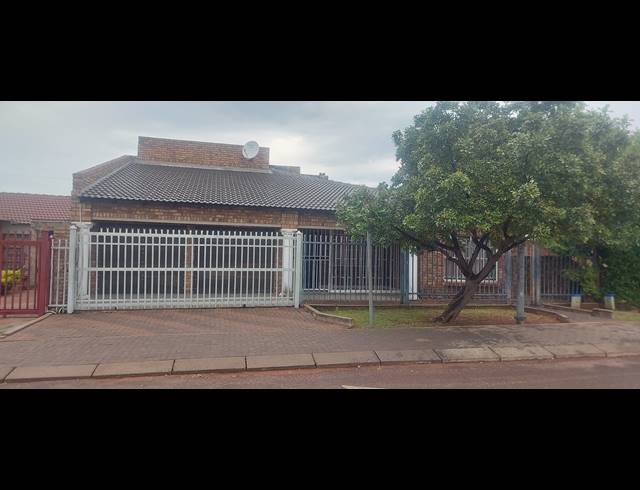 4 BEDROOM HOUSE FOR SALE IN SOSHANGUVE L